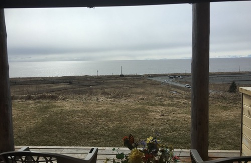 Kenai Cabin | CABIN BY THE BLUFF OF KENAI RIVER WITH MOUNTAIN VIEW