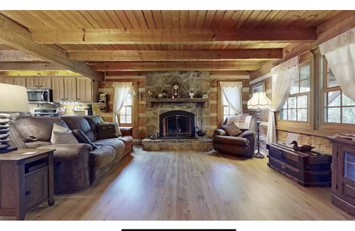 Clinton Cabin | Cabin by the Creek Sleeps 8 on 3 Beautiful acres - Close to town and activities