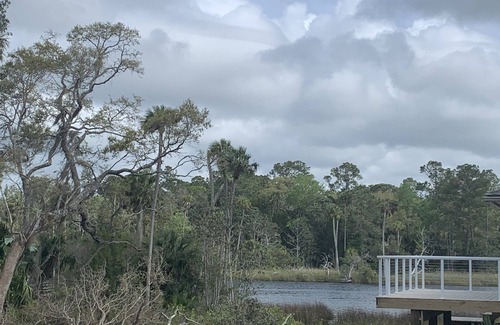 Steinhatchee House | Cabin can sleep 7: 5 Adults and 2 Kids