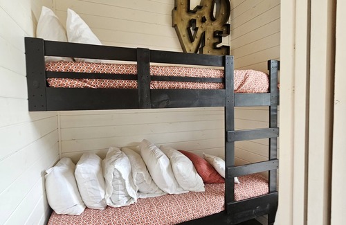 Hollister Cabin | Cabin Chic 40 acre ranch. Vineyard, Olive trees, National parks, wineries & More