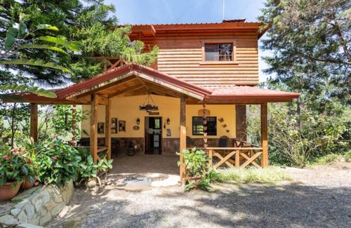 Constanza Cabin | Cabin Diromio: A tranquil retreat, cabin with breathtaking views of the mountain