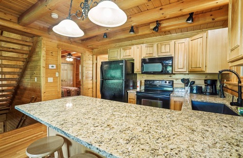 Carbon Hill Cabin | Cabin Fever | Luxury Hocking Hills Lodge