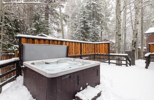 Tahoe Sierra Estates House | Cabin for 8 HotTub Close to Ski Town Private Beach