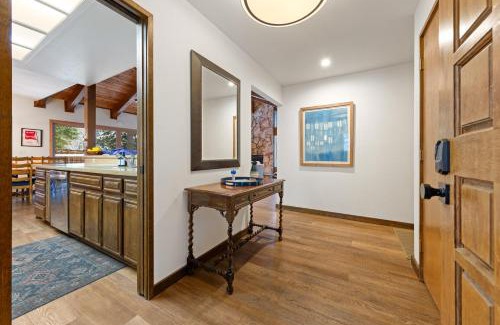 Tahoe Sierra Estates House | Cabin for 8 HotTub Close to Ski Town Private Beach