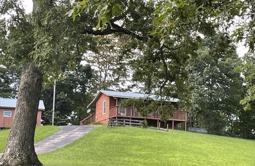 Campton Cabin | Cabin for two with an awesome view hot tub and wi-fi