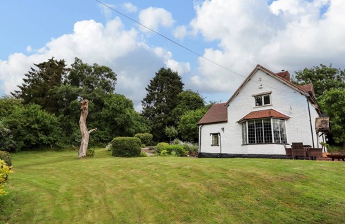 Leominster Cottage | Cabin ∙ 2 bedrooms ∙ 4 guests