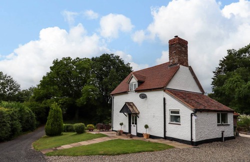 Leominster Cottage | Cabin ∙ 2 bedrooms ∙ 4 guests