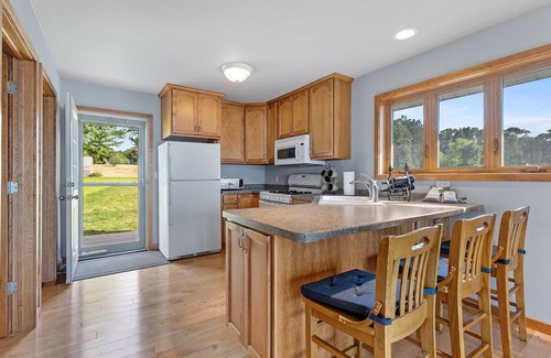 Crivitz Cabin | Cabin Getaway on Lake Noquebay