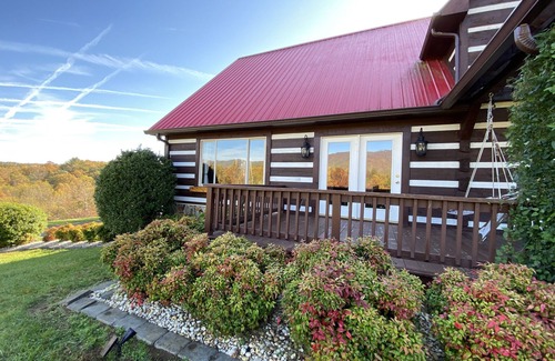 Mount Airy Cabin | Cabin Guest Suite Retreat ft Million Dollar View!