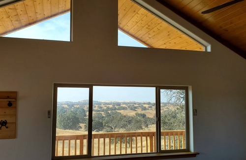 Raymond Cabin | Cabin Home near Yosemite National Park in the Sierra Foothills