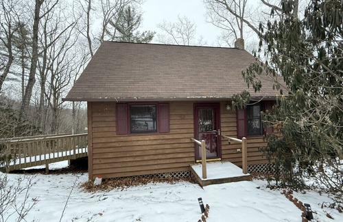 West Jefferson Cabin | Cabin, Hot Tub, Forest View, Close to Town