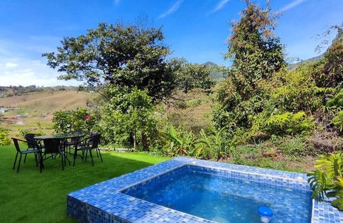 Guatape Cabin | Cabin in Guatape with Jacuzzi and dam.
