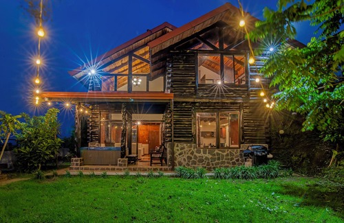 Roble Ski Chalet | Cabin in the Clouds