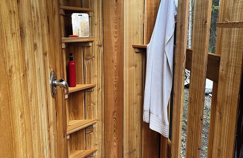 Bragg Creek Cabin | Cabin in the forest between Banff & Calgary Dogs welcome