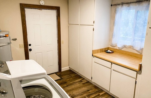 Shaver Lake House | Cabin in the heart of the village with WiFi - 4 bedrooms plus kid loft