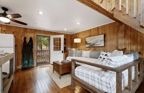 Bates Cabin | Cabin in the Mountains