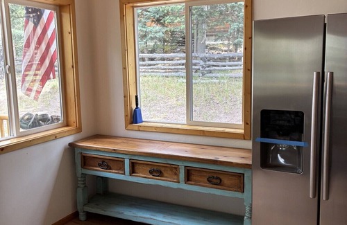 Mammoth Creek Cabin | Cabin in the Pines surrounded by fun