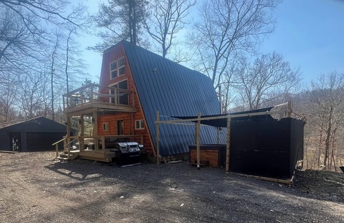 Lancaster Cabin | Cabin in the TreeTops! 4 Level a-frame cabin, with 5 levels of decks