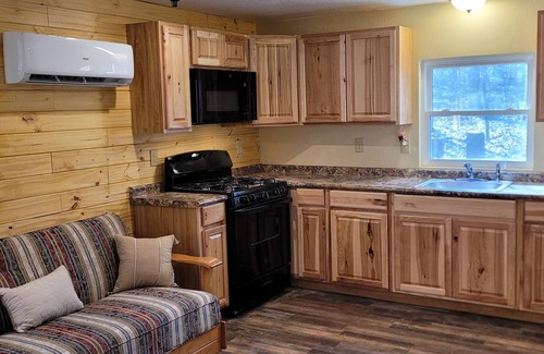 Dayton Cabin | Cabin in the Woods - 5 Miles to Dayton Boat Ramp! 2 miles to NACA Fort Bluff!