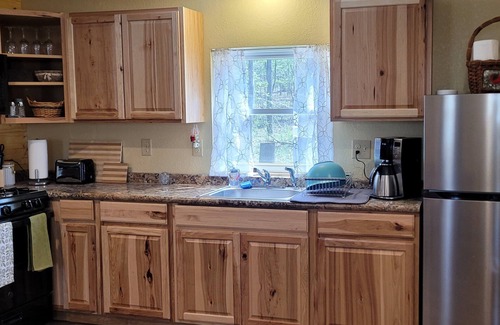 Dayton Cabin | Cabin in the Woods - 5 Miles to Dayton Boat Ramp! 2 miles to NACA Fort Bluff!