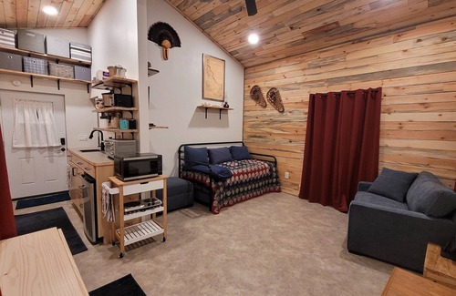 Harvard Cabin | Cabin in the woods with all the comforts of home