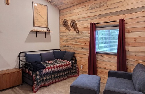 Harvard Cabin | Cabin in the woods with all the comforts of home