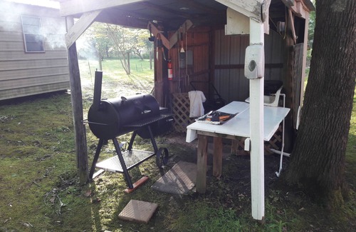 Karnack Cabin | Cabin like setting on secluded wooded property 5 minutes from Caddo Lake