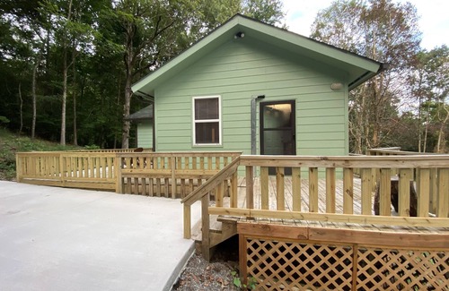 Guntersville Cottage | Cabin mountain side deck and privacy. Boat parking with electric and water.