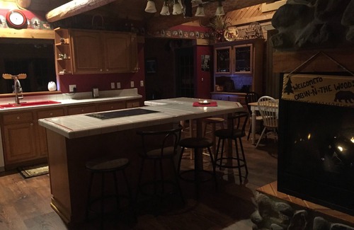 Mauston Cabin | Cabin-n-the Woods.The Finest in Log Cabin Lodging.