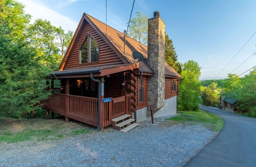Sevierville Cabin | Cabin next to Douglas Lake with Hot Tub and Multicade