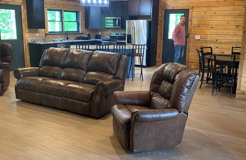Bracey Cabin | Cabin on Gaston. Fishing, hunting, relaxation in luxury.