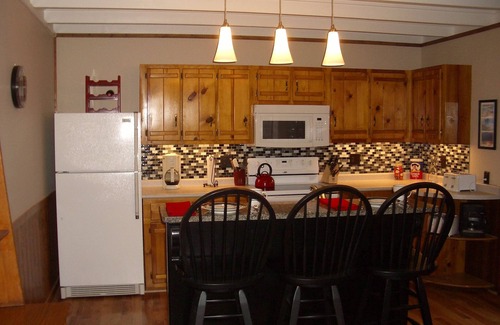 Murphy Cabin | Cabin on Hiawassee River 1 Mile from Campbell Folk School