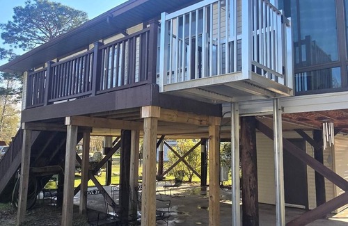 Russellville House | Cabin on Lake Moultrie in Bonneau Beach - private boat ramp & dock