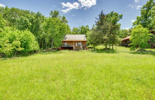 Fort Towson House | Cabin on Lake Raymond Gary with Dock, Grill and Views!