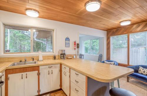 Manzanita House | Cabin on the Coast MCA 621 - Meredith Lodging