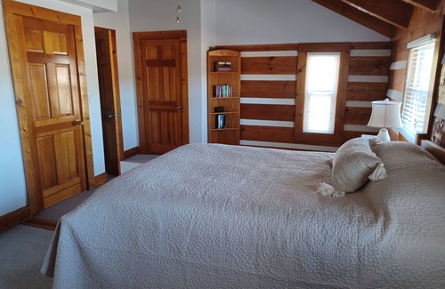 Bath House | Cabin on the Creek /Private Swimming Pool and Pier - Bath NC