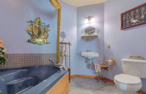 Lake Helen Bed & Breakfast | Cabin on The LakenBed and Breakfasts