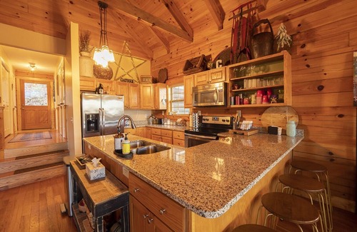 Hendersonville House | Cabin on the Rocks- Log Home | 2 Bed, 2 Bath