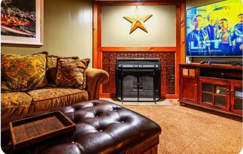 Pocono Lake House | Cabin on the Water in the Poconos Relax @ the lake