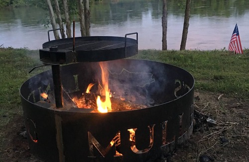 Calico Rock Cabin | Cabin on the White River. Famous for clean, cold water and record size trout!