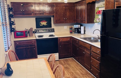 Deepwater House | Cabin on Truman Lake. Fishing, hunting, or boating. Bring the family and enjoy!