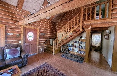 Spanish Valley Cabin | Cabin overlooks Moab and appeals to folks wanting to experience peace & quiet.