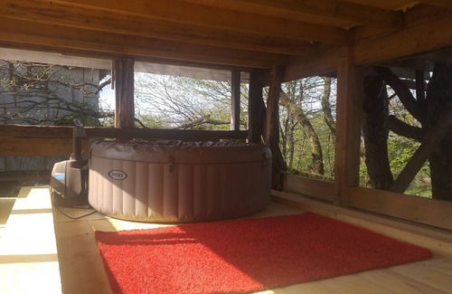 Fontenoy Cabin | Cabin perched in the trees with jacuzzi and swimming pool