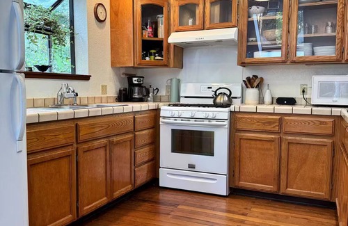 Camp Meeker House | Cabin Retreat! 2-BR w/PVT Deck in Camp Meeker