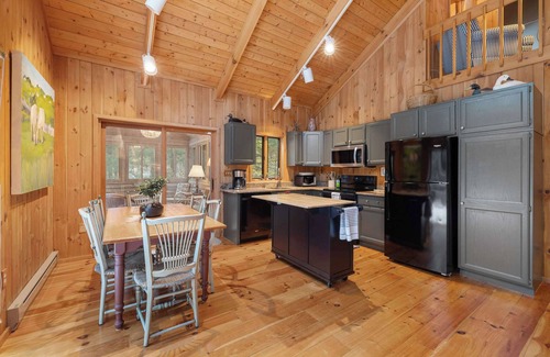 Becket House | Cabin Retreat in the Berkshire Woods