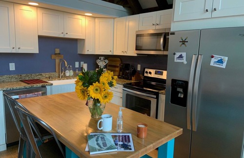 Basye House | Cabin sleeps 8+ close to slopes and lodge