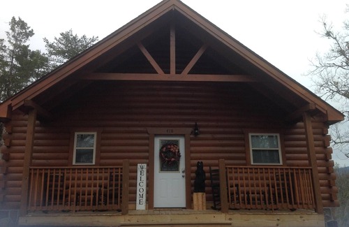 Pigeon Forge Cabin | Cabin Sleeps 8 w/2 King Suites, Theater/Hot Tub/Pool Table, Small Dog Friendly!