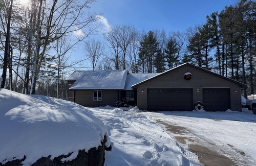New London House | Cabin Style Home in Woods, Private Pool, Hot Tub, Snowmobile, Fire Pit, Horses.
