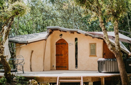 Labastide-de-Virac Cottage | Cabin "the fairy of wood" 2 pers with heated swimming pool 8 mn vallon pont d'arc