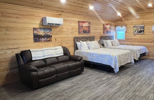 Paige Cabin | Cabin Unit 6 of 6 with AC and WiFi in lovely Paige
